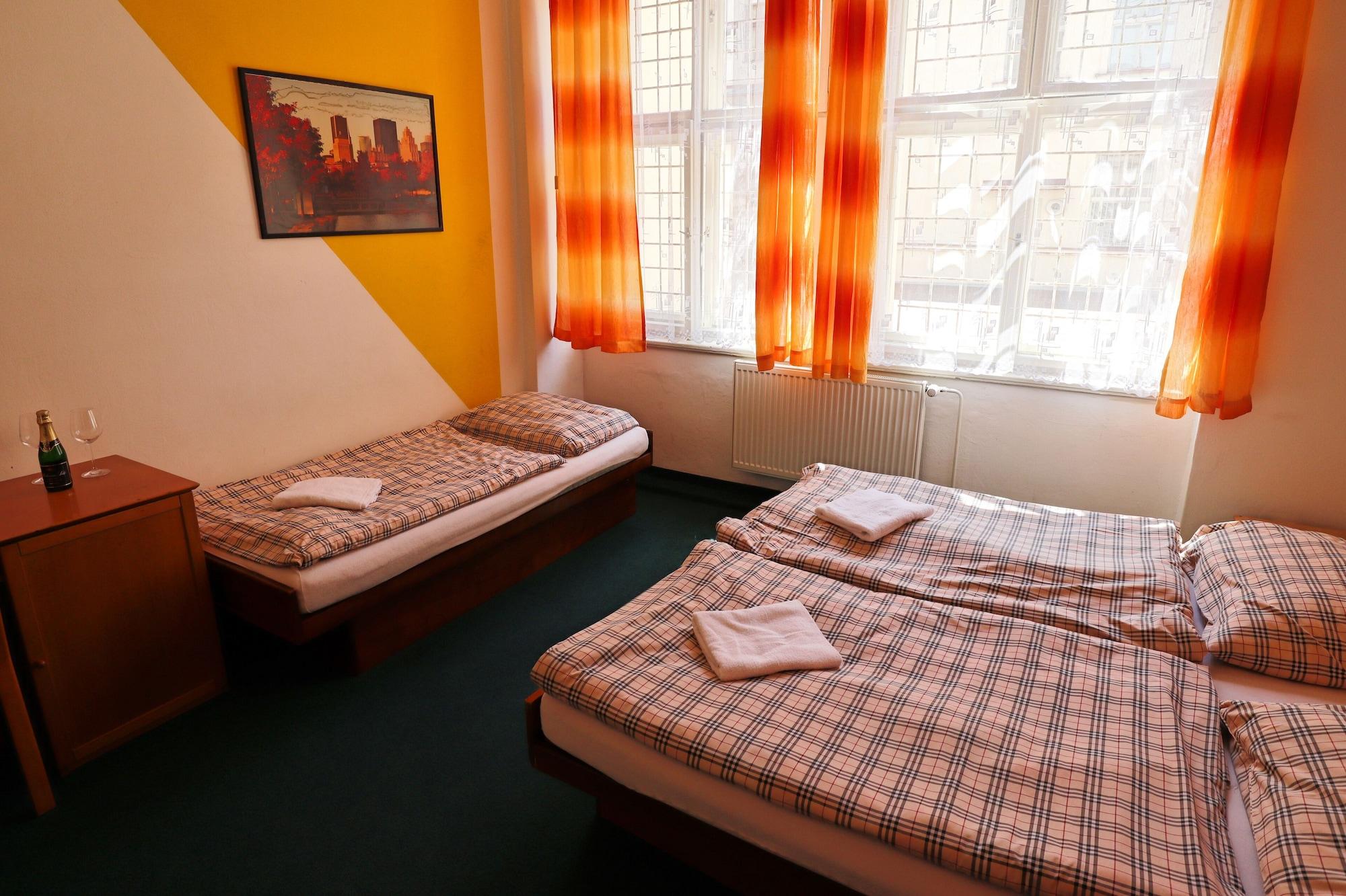 A Plus Hostel - Centrum Praha Bagian luar foto